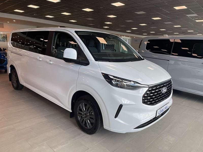 Nuova Ford Tourneo Titanium 136 CV (100 kW) 2025 Frozen white Monovolume