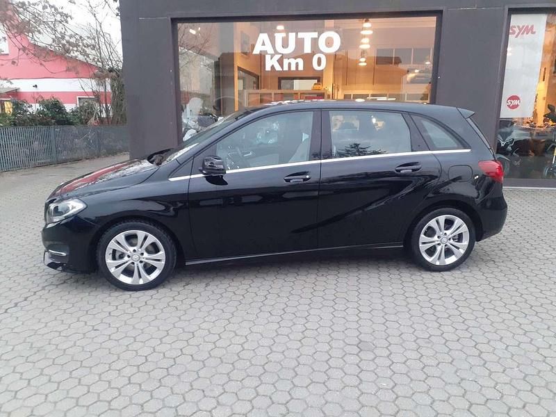 Usata Mercedes B200 Premium 136 CV (100 kW) 2018 Nero Monovolume