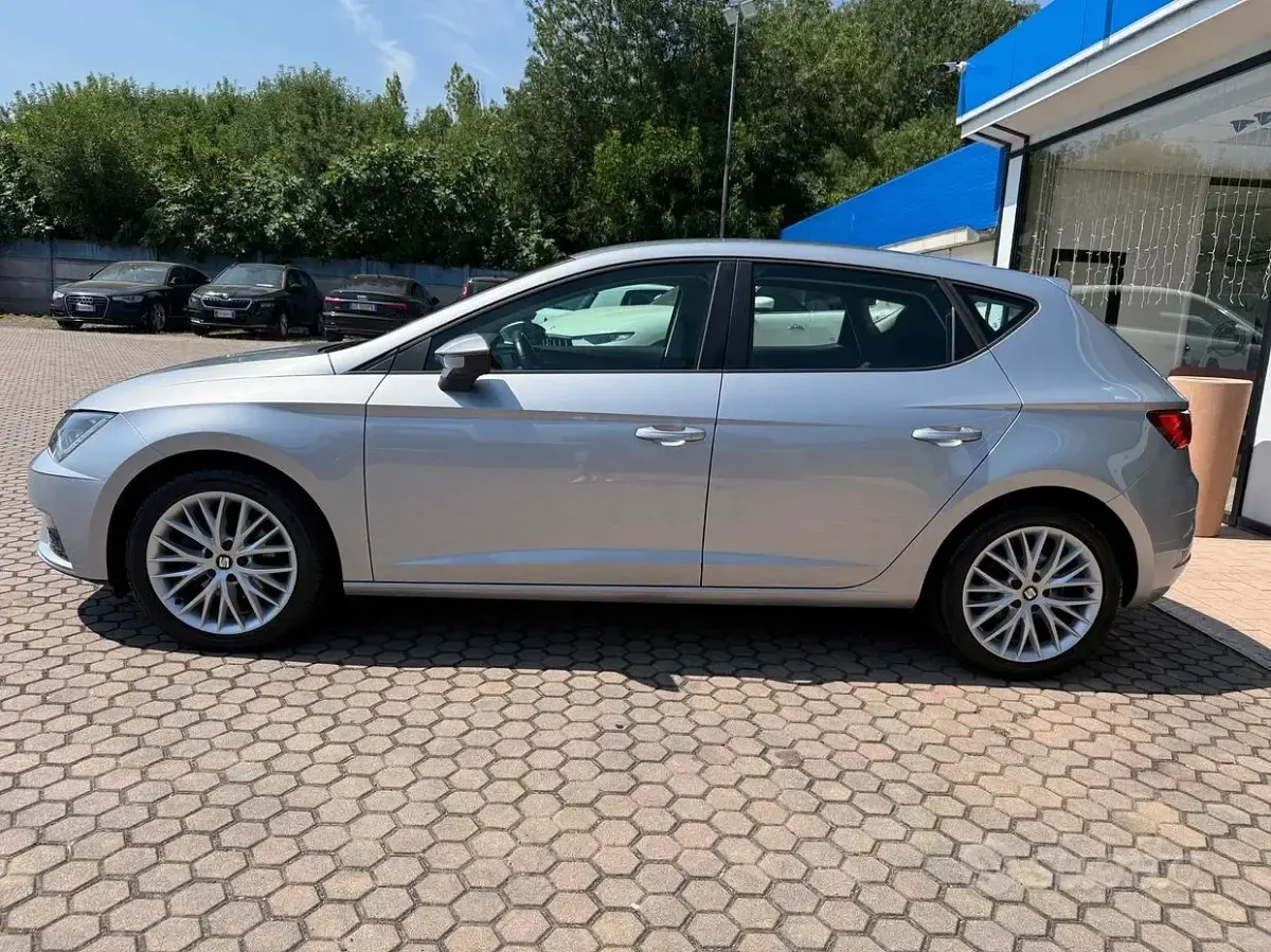 Usata Seat Leon Style 131 CV (96 kW) 2020 Grigio Berlina
