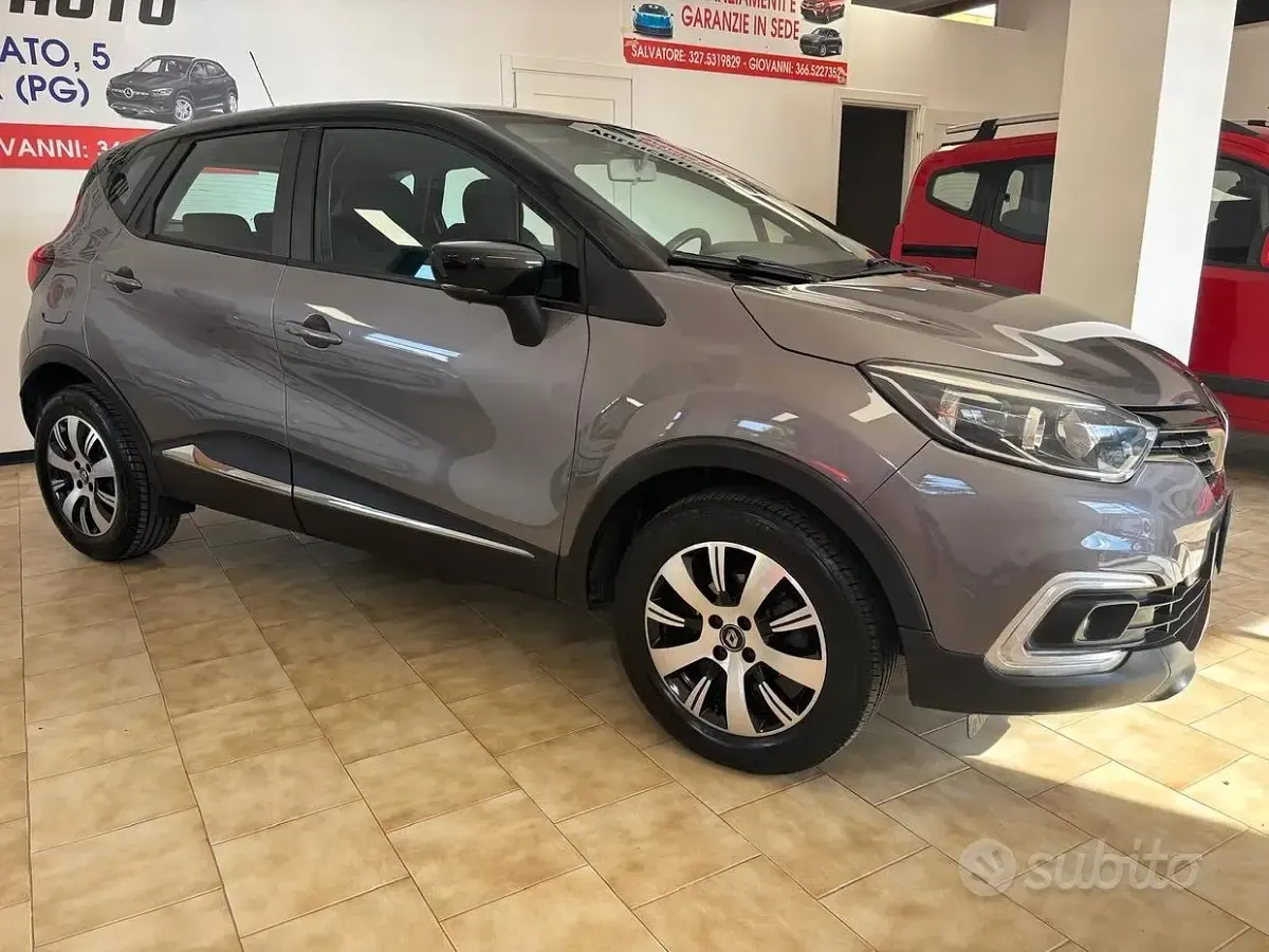 Usata Renault Captur 90 CV (66 kW) 2018 Grigio SUV