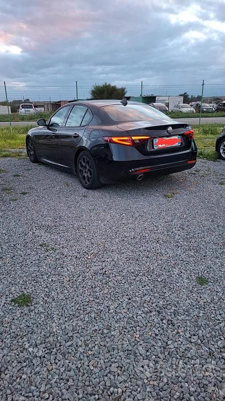 Usata Alfa Romeo Giulia 150 CV (110 kW) 2016 Nero Berlina
