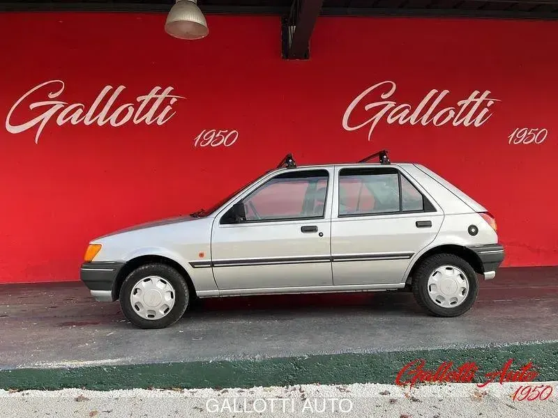 Usata Ford Fiesta 53 CV (38 kW) 1990 Argento Utilitaria