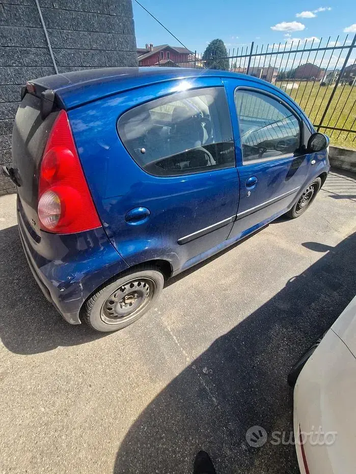 Usata Peugeot 107 68 CV (50 kW) 2005 Bluazzurro Utilitaria