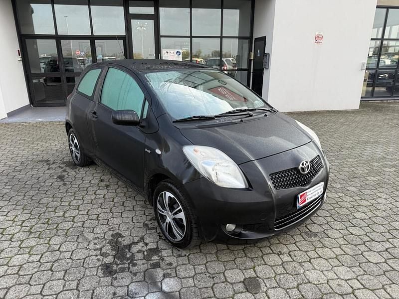 Usata Toyota Yaris 90 CV (66 kW) 2007 Grigio Utilitaria