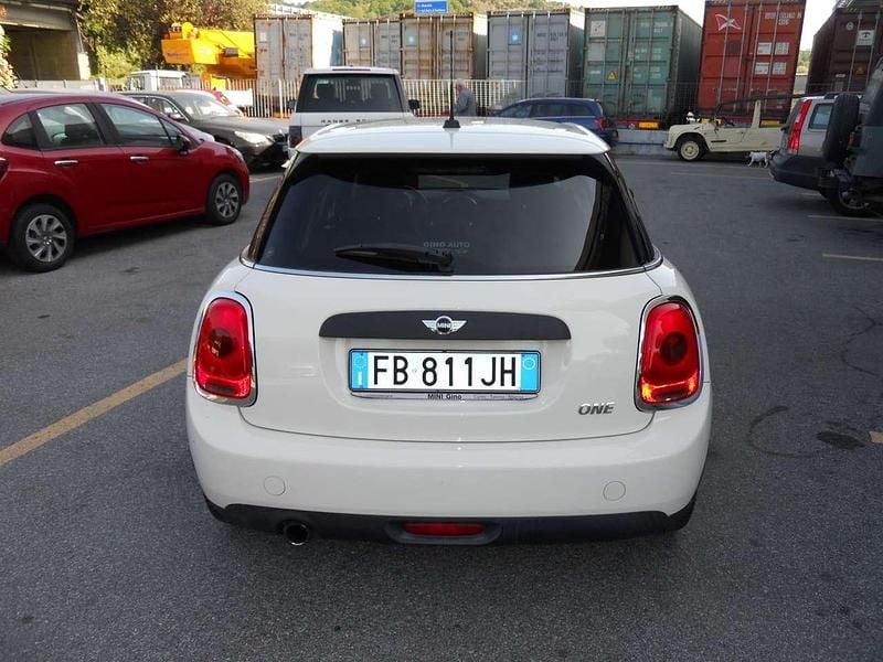 Begagnad Mini ONE 75 HK (55 kW) 2015 Beige Halvkombi