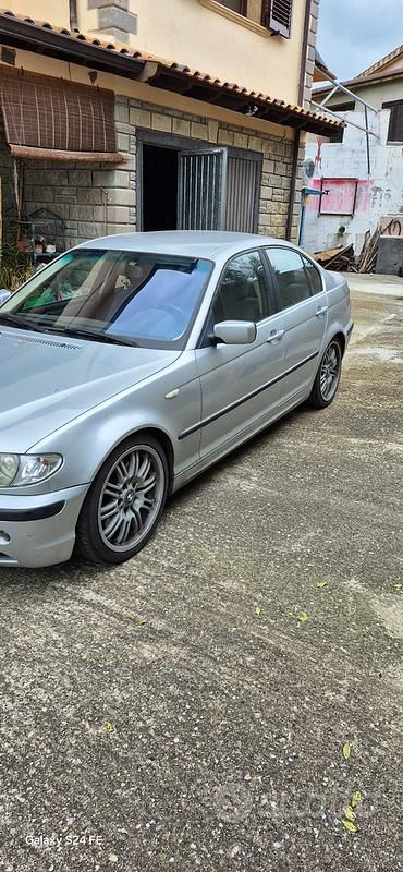 Grigio Usata 2003 BMW 330 Tre volumi | 4000 € (Buon prezzo) - Immagine 1/4