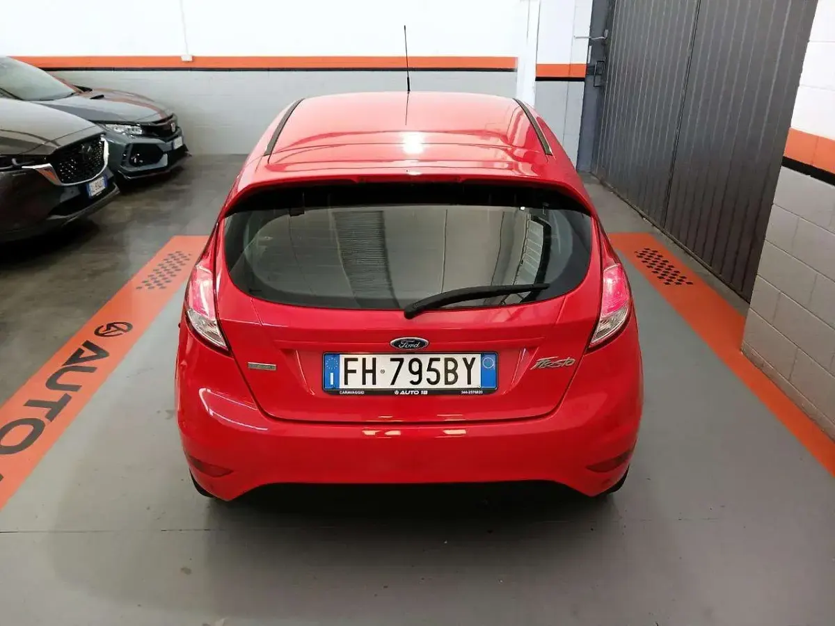 Usata Ford Fiesta 101 CV (74 kW) 2017 Rosso Utilitaria