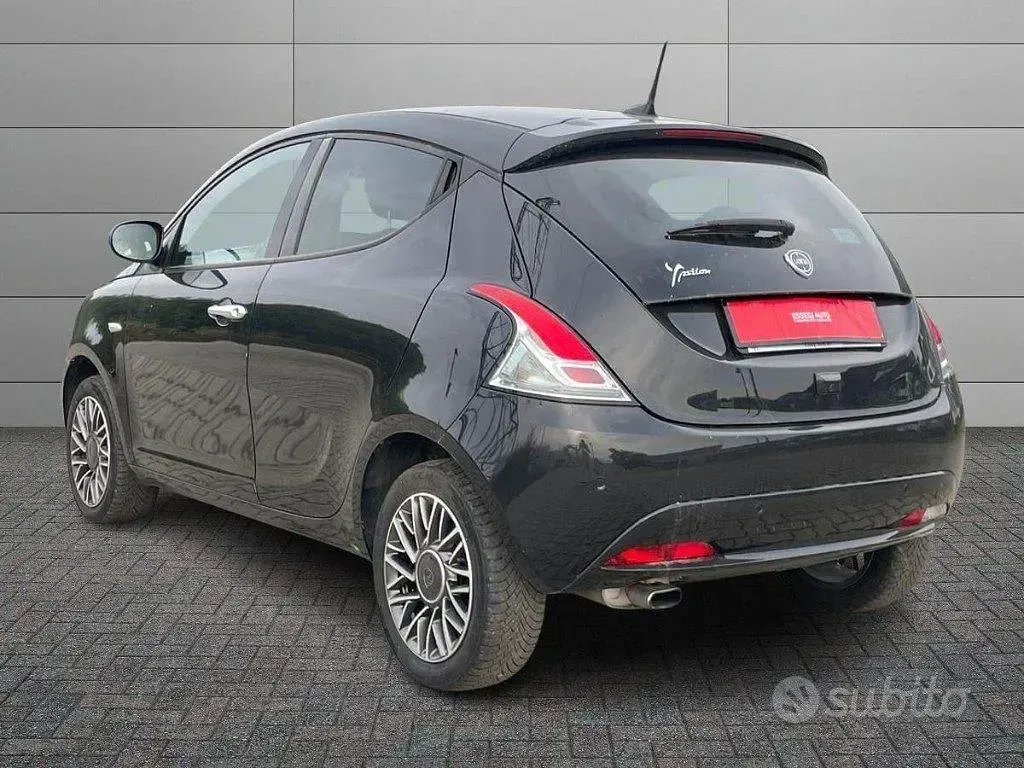 Usata Lancia Ypsilon 69 CV (50 kW) 2023 Nero Utilitaria