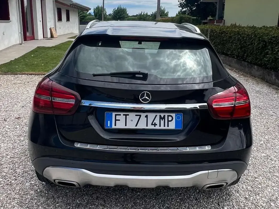Usata Mercedes GLA200 136 CV (100 kW) 2017 Nero SUV
