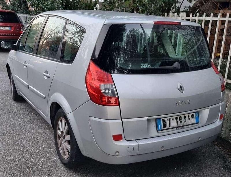 Usata Renault Grand Scénic II 111 CV (81 kW) 2009 Argento Monovolume