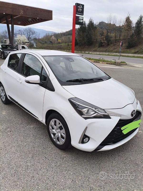 Usata Toyota Yaris 72 CV (52 kW) 2019 Bianco Berlina
