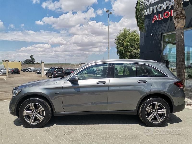 Usata Mercedes GLC300 194 CV (142 kW) 2021 Grigio scuro SUV