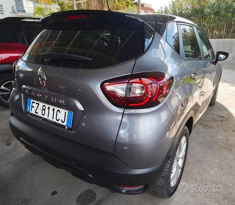 Usata Renault Captur 90 CV (66 kW) 2020 Grigio SUV