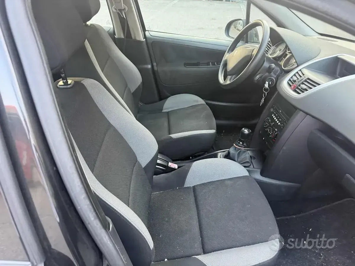 Usata Peugeot 207 73 CV (53 kW) 2008 Nero Berlina