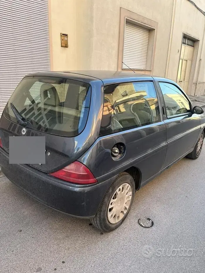 Usata Lancia Ypsilon 60 CV (44 kW) 2002 Grigio Utilitaria