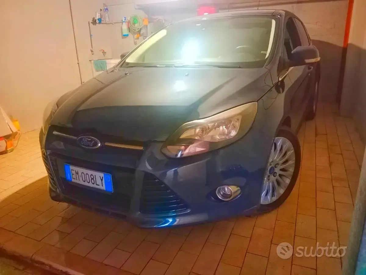 Usata Ford Focus Titanium 115 CV (84 kW) 2012 Blu Berlina