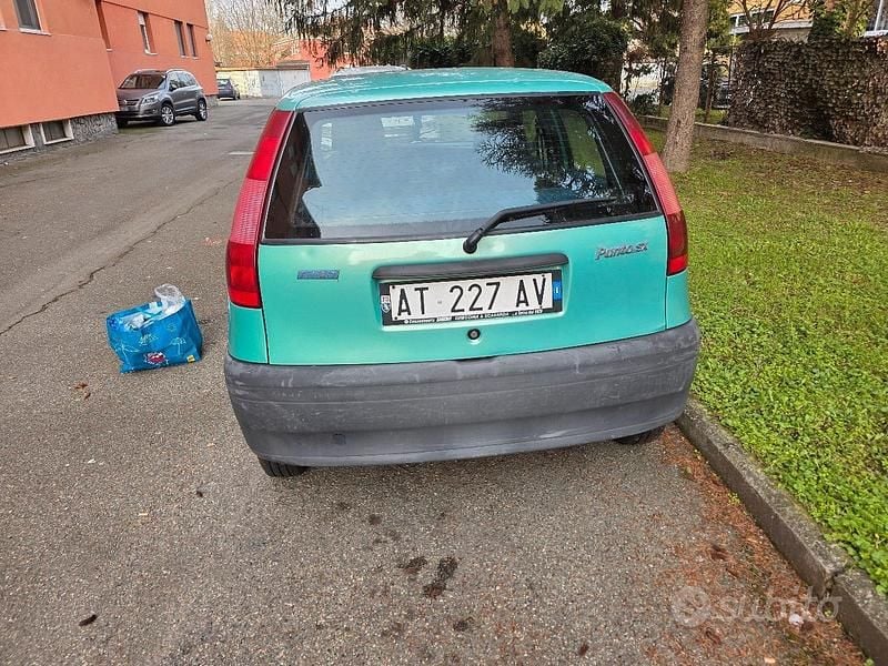 Usata Fiat Punto 54 CV (39 kW) 1997 Verde Utilitaria