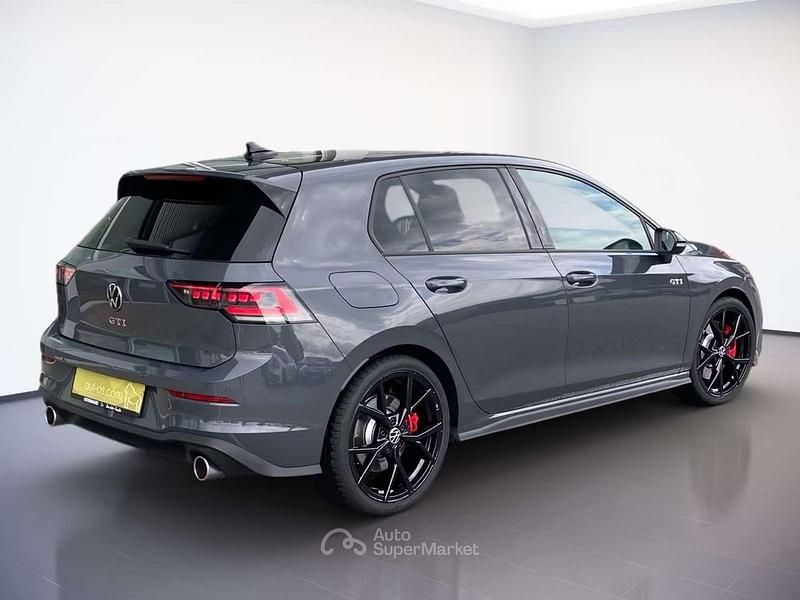 Usata VW Golf VIII GTI 265 CV (194 kW) 2024 Grigio Berlina