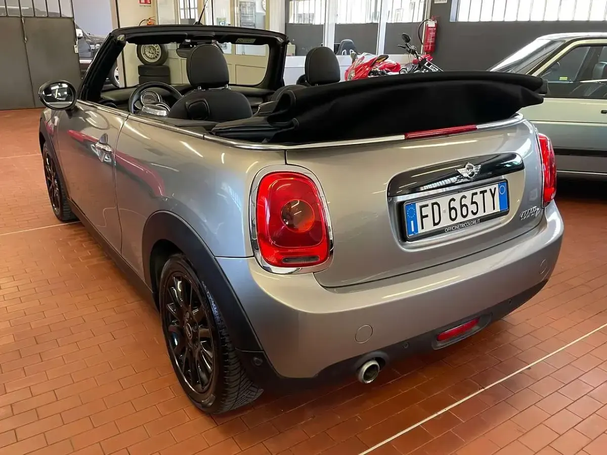 Usata Mini Cooper D Cabriolet Hype 116 CV (85 kW) 2016 Grigio Cabrio