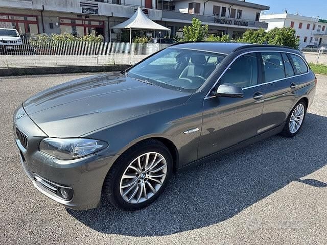 Grigio Usata 2015 BMW 520 Station wagon | 14.000 € (Buon prezzo) - Immagine 1/4