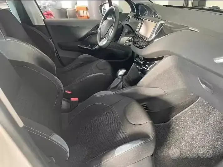 Usata Peugeot 208 Active 82 CV (60 kW) 2014 Bianco Utilitaria