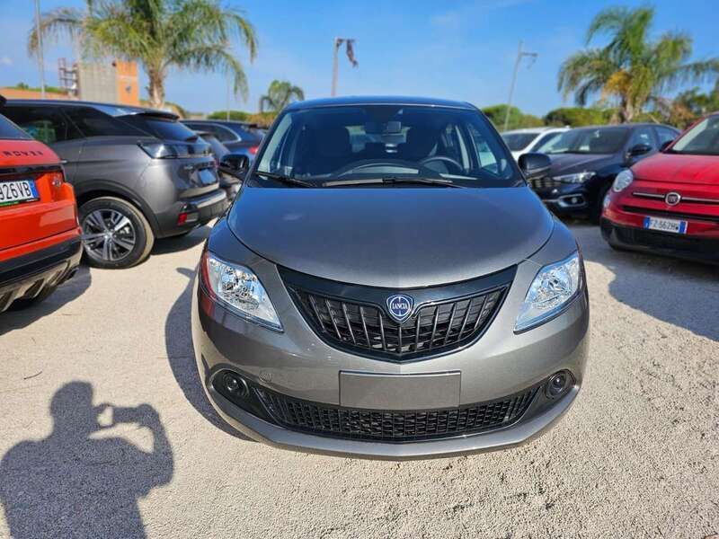 Usata Lancia Ypsilon Gold 69 CV (50 kW) 2024 Grigio Utilitaria