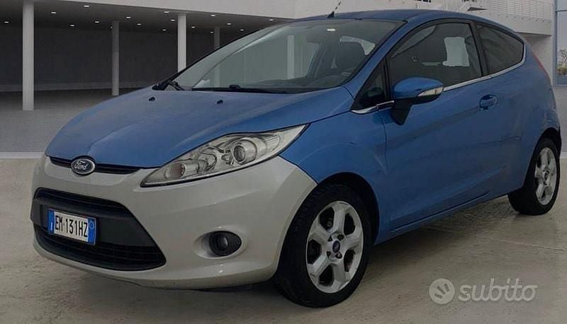 Blu Usata 2012 Ford Fiesta Berlina | 2600 € (Super prezzo) - Immagine 1/2