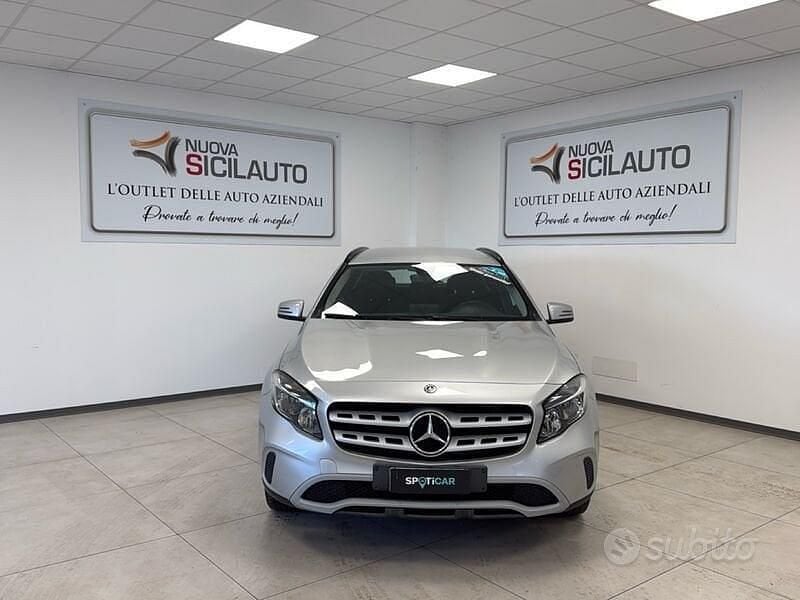 Usata Mercedes GLA180 Business 109 CV (80 kW) 2018 Grigio SUV