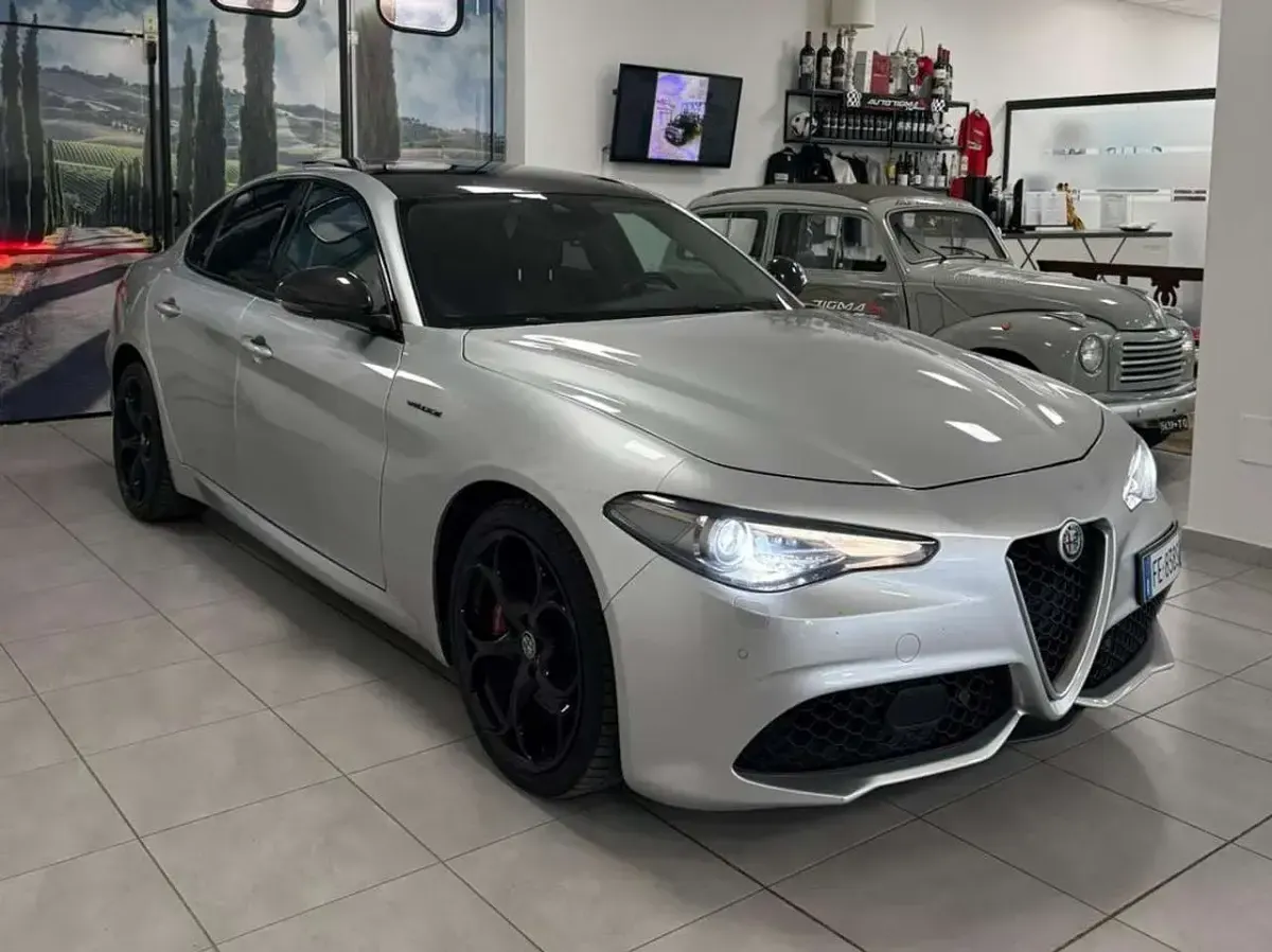 Usata Alfa Romeo Giulia Veloce 211 CV (155 kW) 2017 Argento Berlina