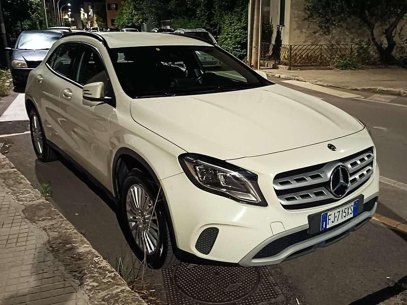 Usata Mercedes GLA180 109 CV (80 kW) 2017 Bianco SUV