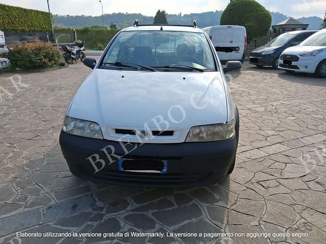 Usata Fiat Strada 80 CV (58 kW) 2004 Bianco Pick-up
