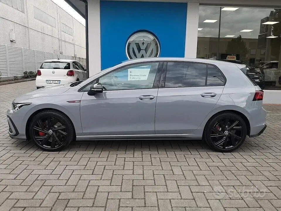 Usata VW Golf VIII GTI 245 CV (180 kW) 2024 Grigio Berlina
