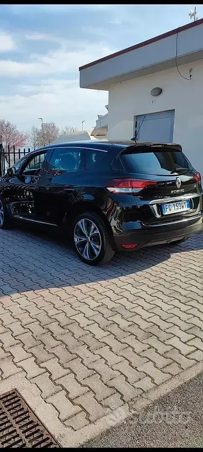 Usata Renault Scénic 110 CV (80 kW) 2016 Nero Monovolume