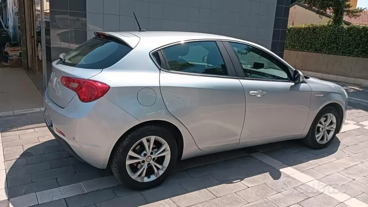 Usata Alfa Romeo Giulietta Progression 105 CV (77 kW) 2013 Grigio Utilitaria