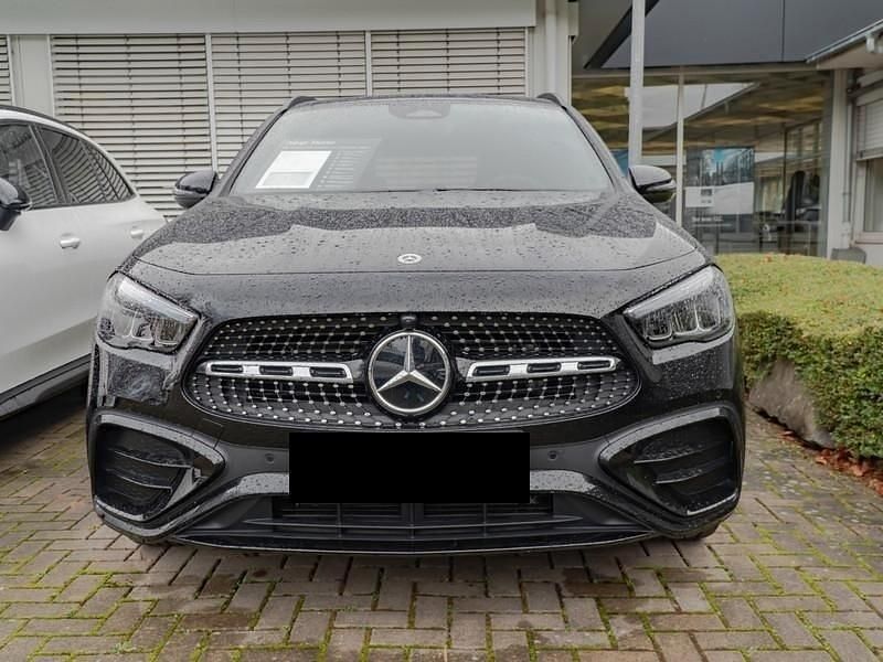 Käytetty Mercedes GLA250 AMG Line Premium 163 HP (119 kW) 2024 Musta Katumaasturi