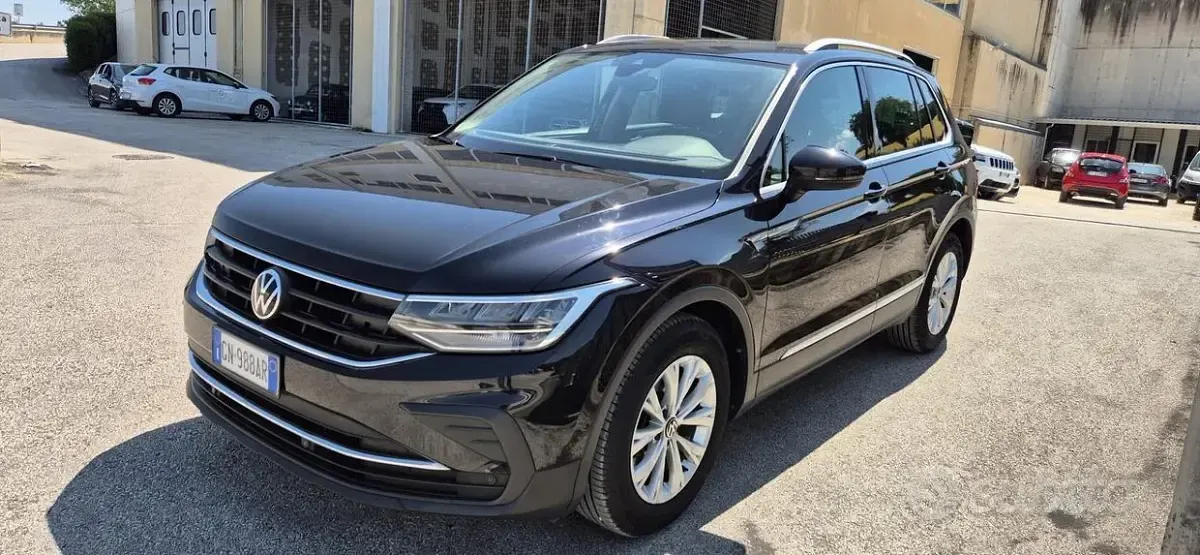Usata VW Tiguan Life 122 CV (89 kW) 2023 Nero SUV