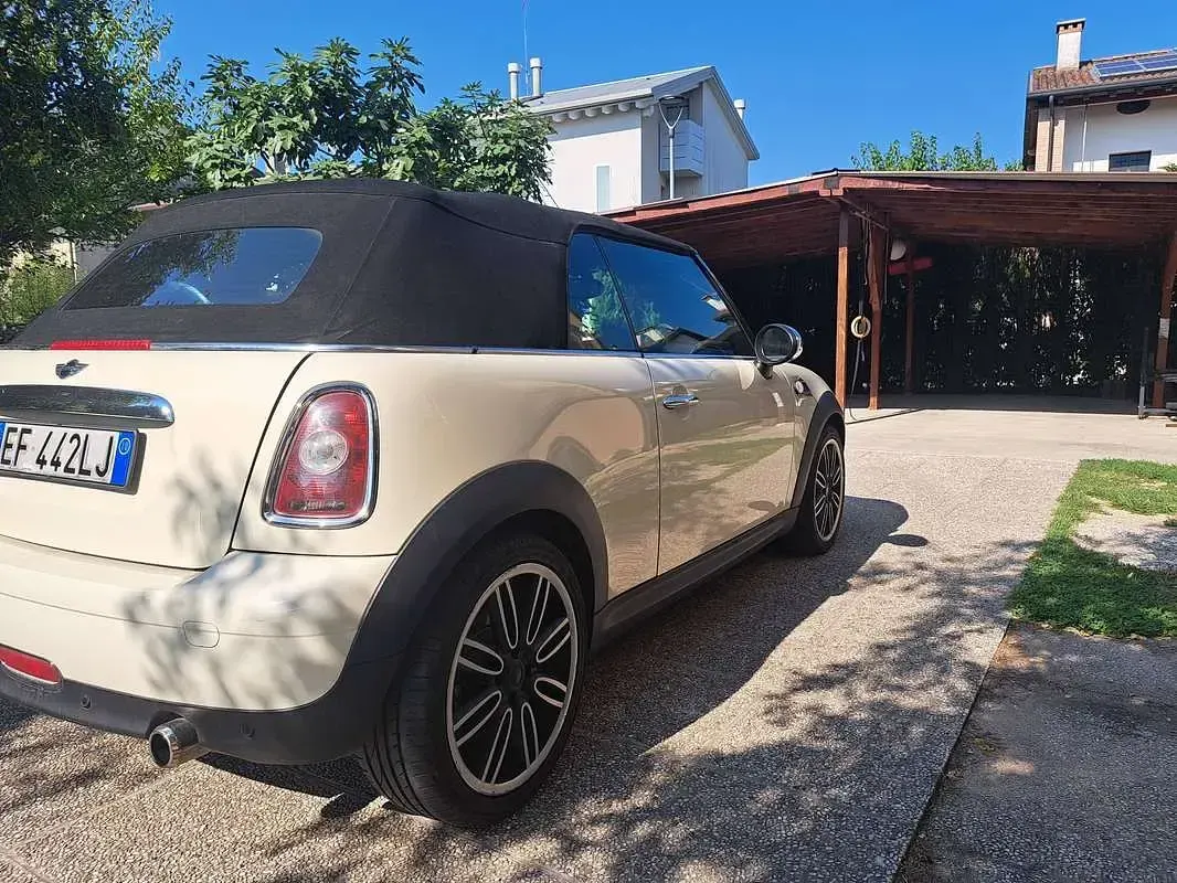 Usata Mini One Cabriolet 98 CV (72 kW) 2010 Bianco Cabrio