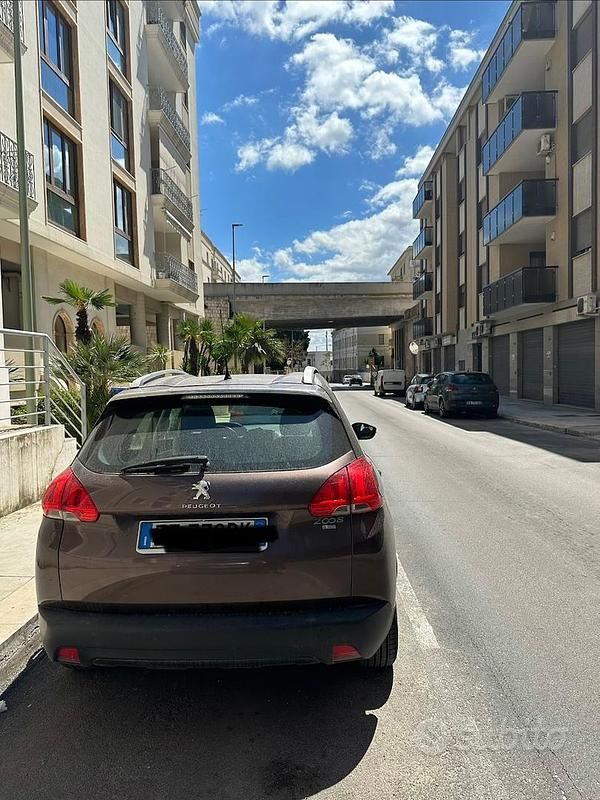 Usata Peugeot 2008 92 CV (67 kW) 2015 Marrone SUV