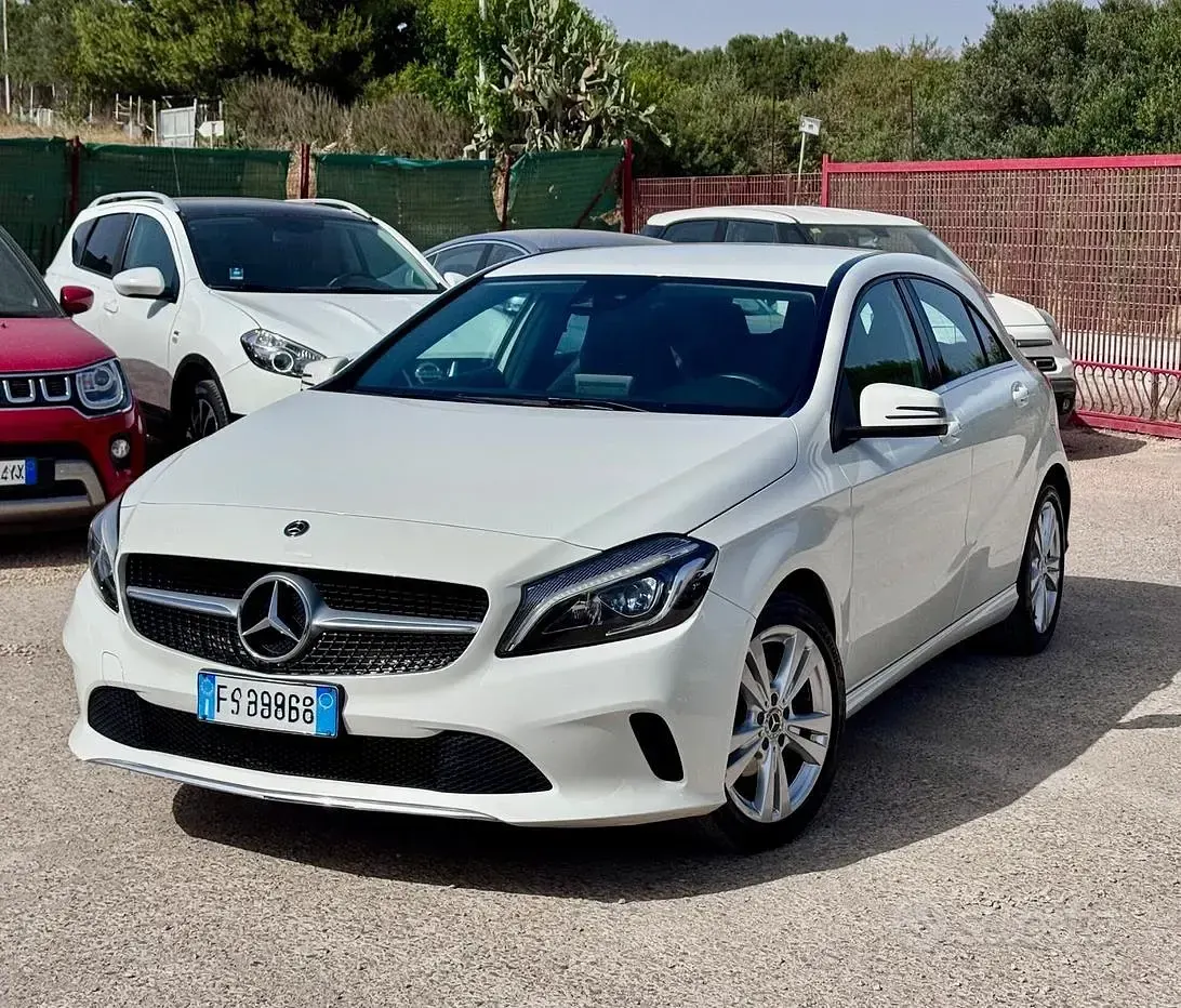 Usata Mercedes A180 Premium 109 CV (80 kW) 2017 Bianco Utilitaria