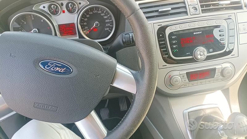 Usata Ford Kuga 140 CV (102 kW) 2011 Grigio SUV