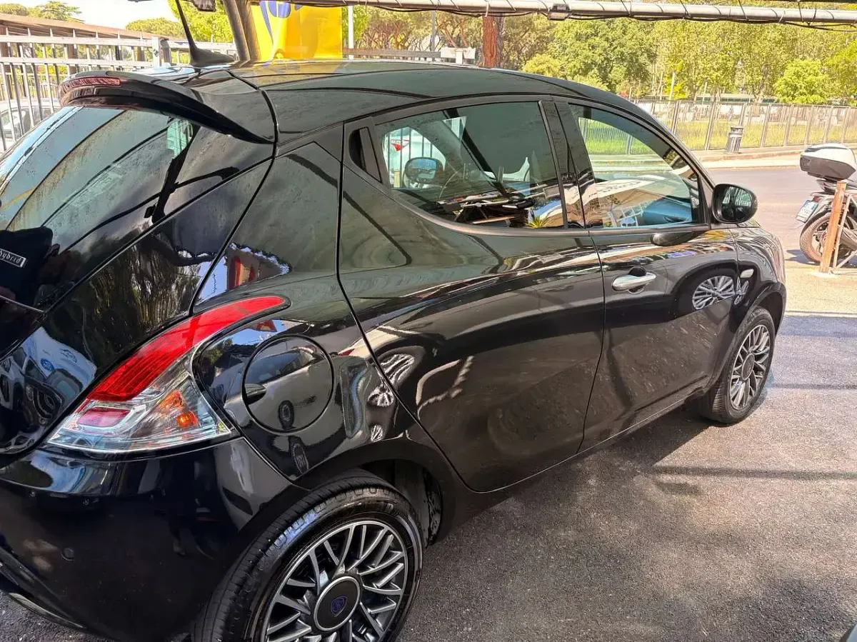 Usata Lancia Ypsilon Gold 69 CV (50 kW) 2023 Nero Utilitaria