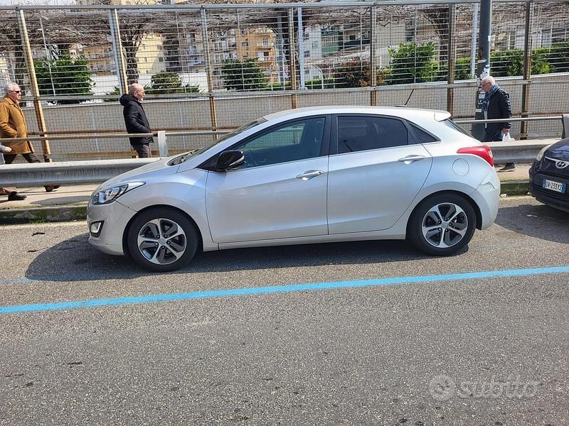 Usata Hyundai i30 GO! 110 CV (80 kW) 2016 Grigio Berlina