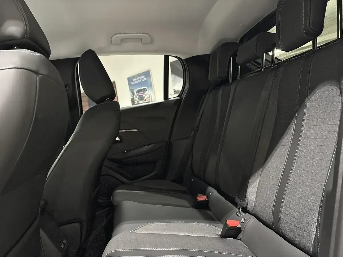 Usata Peugeot e-208 Allure 100 kW (136 CV) 2021 Grigio Utilitaria