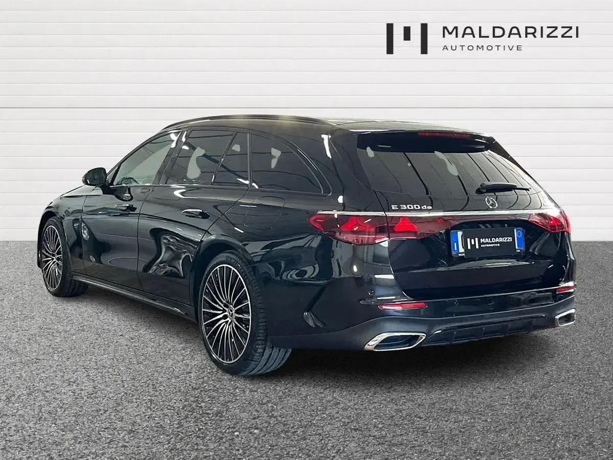 Usata Mercedes 300 Advanced Plus 313 CV (230 kW) 2025 Nero Station wagon