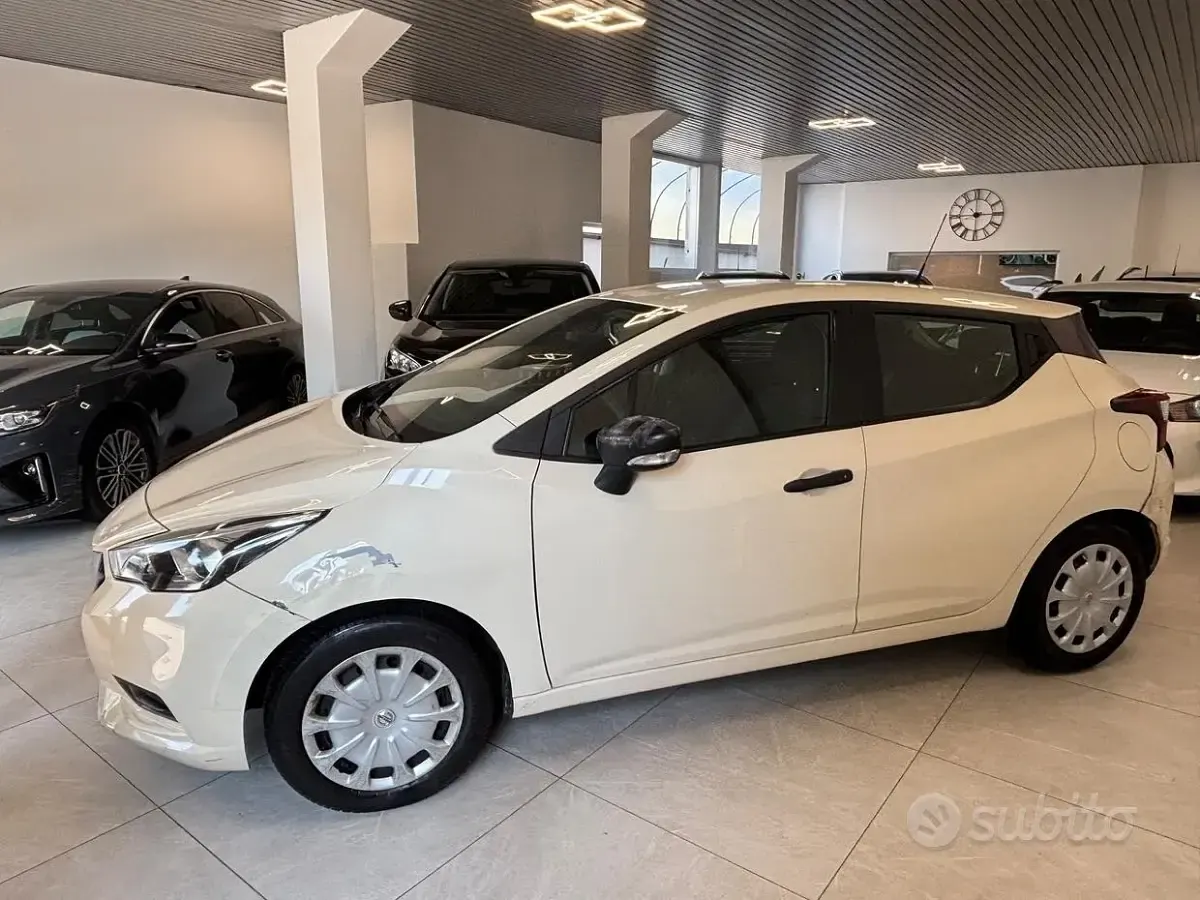 Usata Nissan Micra Tekna 71 CV (52 kW) 2018 Beige Utilitaria