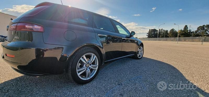 Begagnad Alfa Romeo 159 170 HK (125 kW) 2011 Svart Kombi