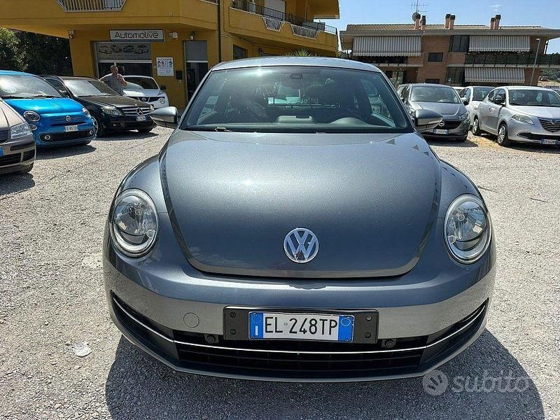Usata VW Beetle Design 140 CV (102 kW) 2012 Grigio Utilitaria