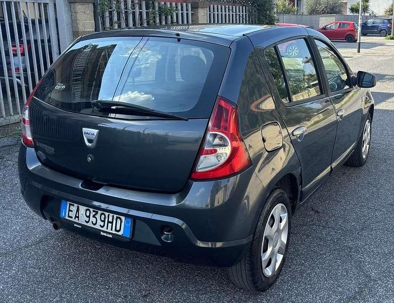 Usata Dacia Sandero Lauréate 75 CV (55 kW) 2010 Berlina