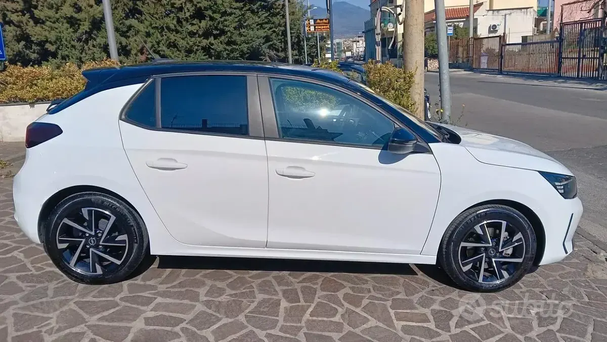 Usata Opel Corsa Edition 101 CV (74 kW) 2023 Bianco Utilitaria