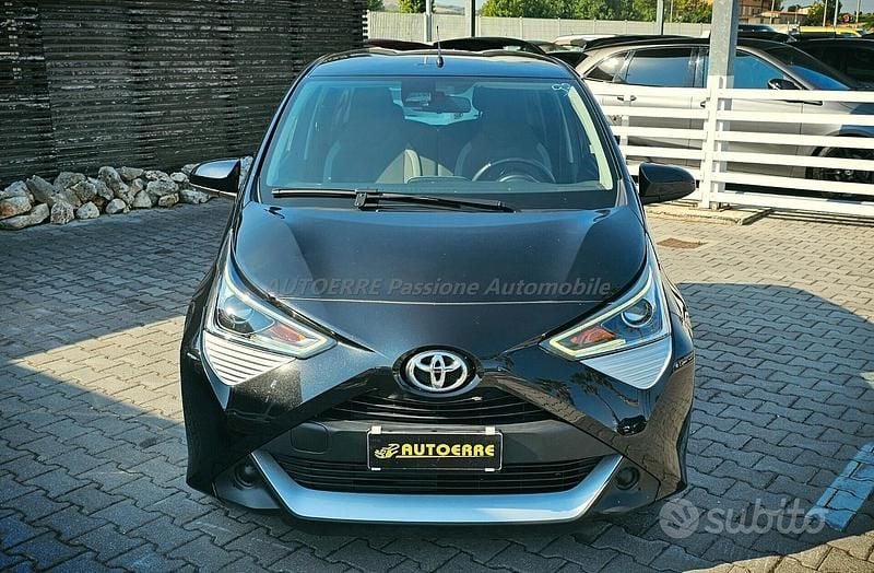 Usata Toyota Aygo X-play 72 CV (52 kW) 2021 Nero Utilitaria